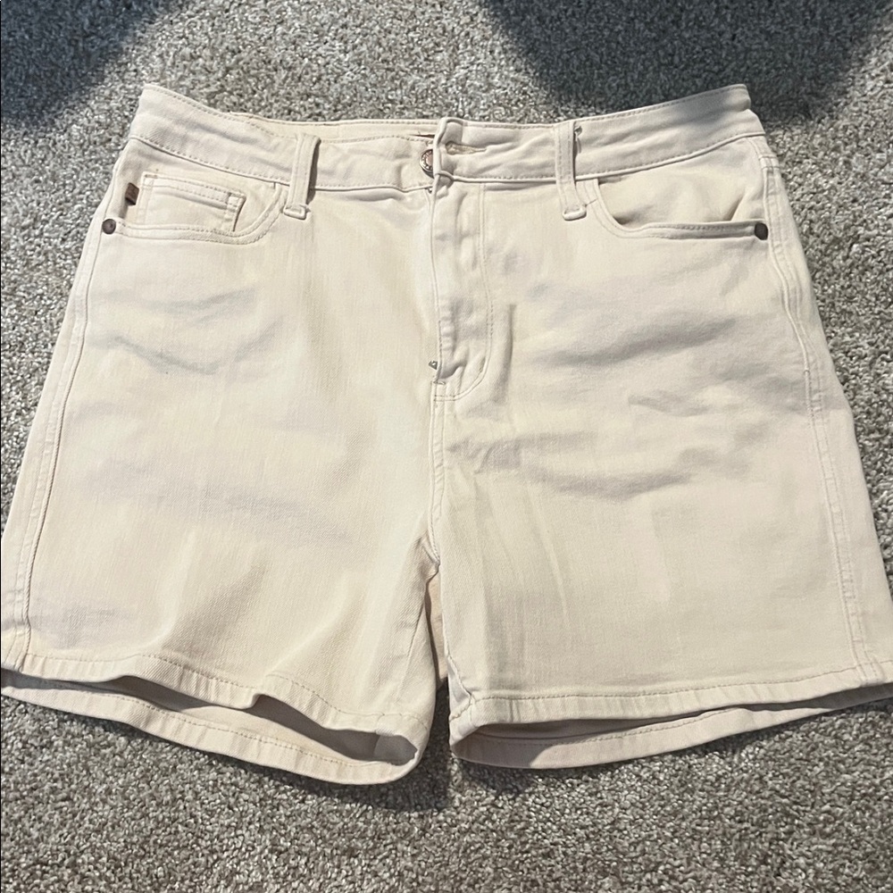 NWOT Judy Blue Khaki 3” Women's Shorts